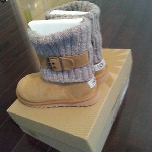 Brand new authentic UGG Cambridge size 5 chestnut